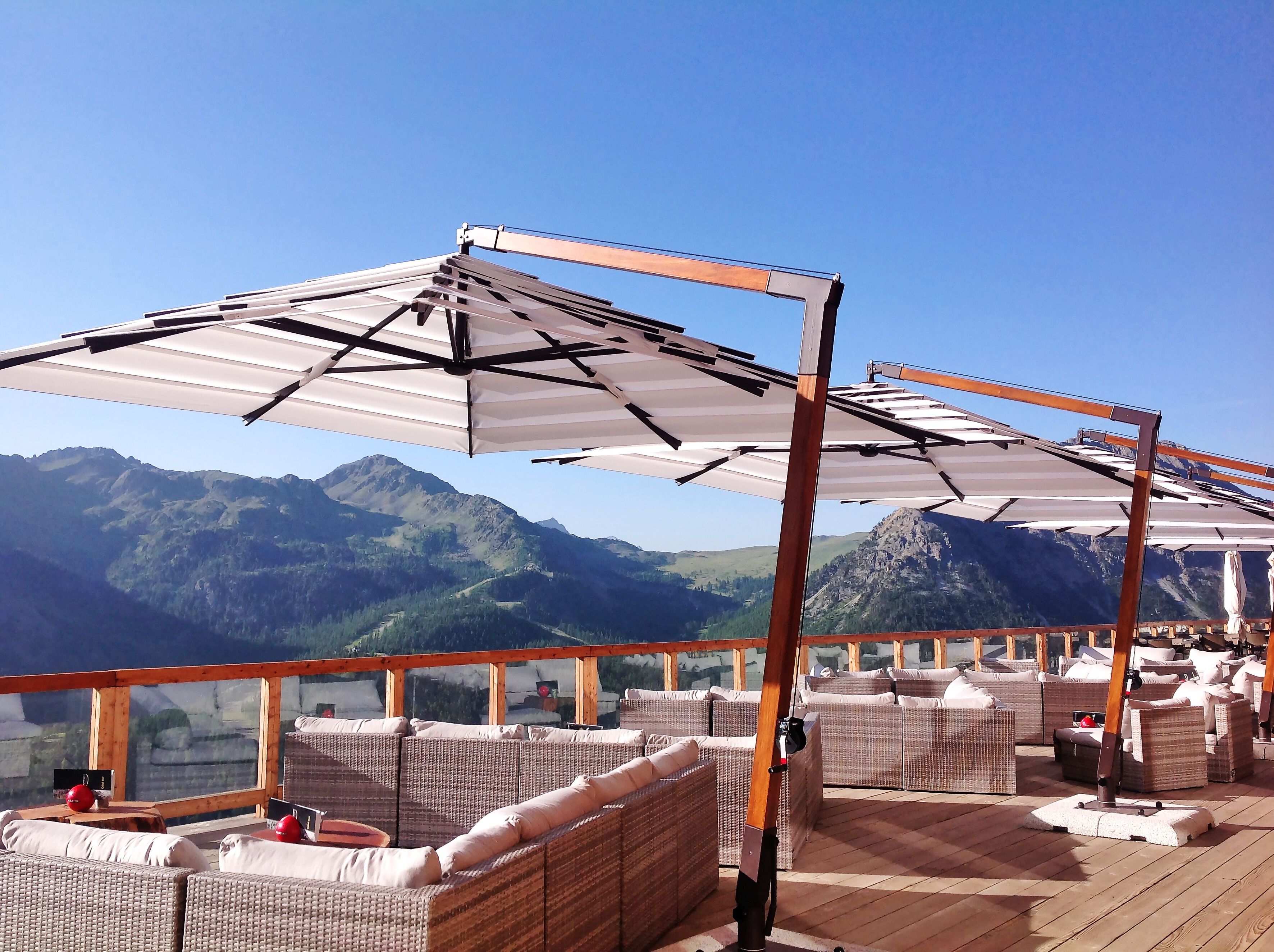 Вращающийся зонтик iroko с боковым полюсом Gardenart GIRASOLE IROKO ARCH-00029019 - Вид №1