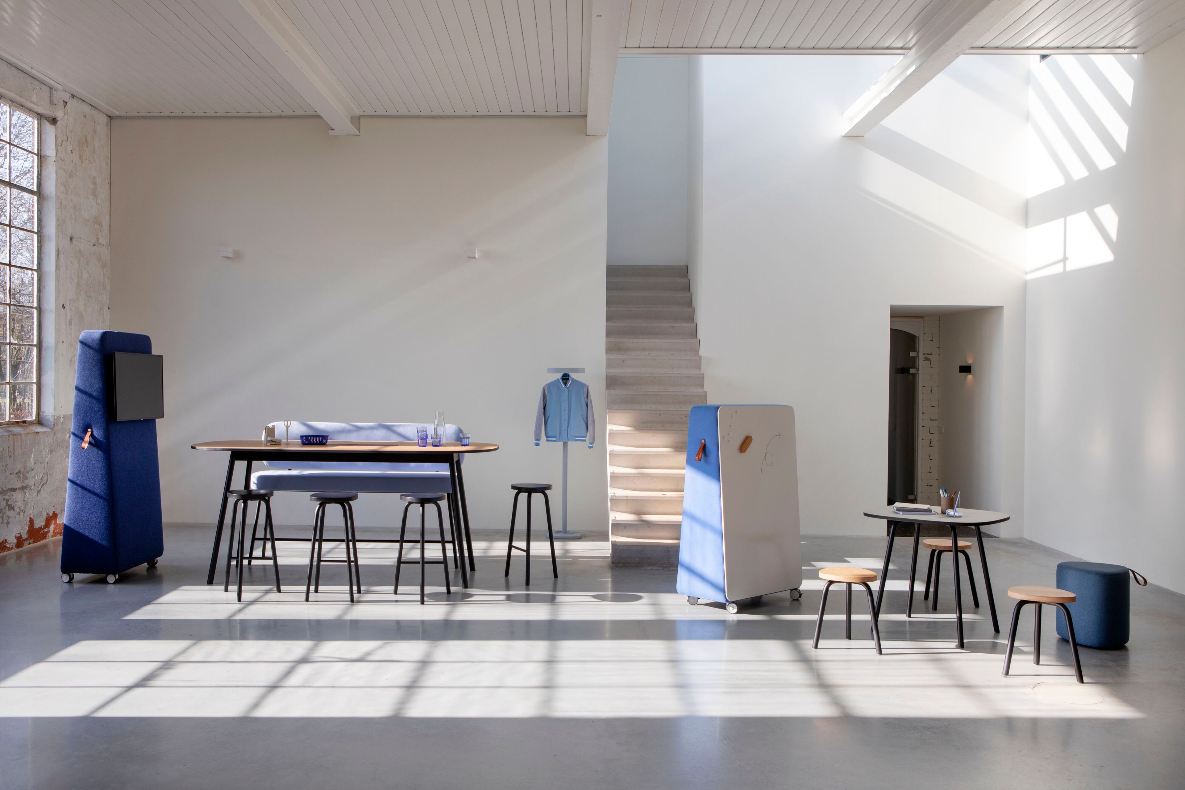 Высокий прямоугольный стол для совещаний из стали и дерева с системой люверсов Cascando Pully ARCH-00000378 - Вид №1