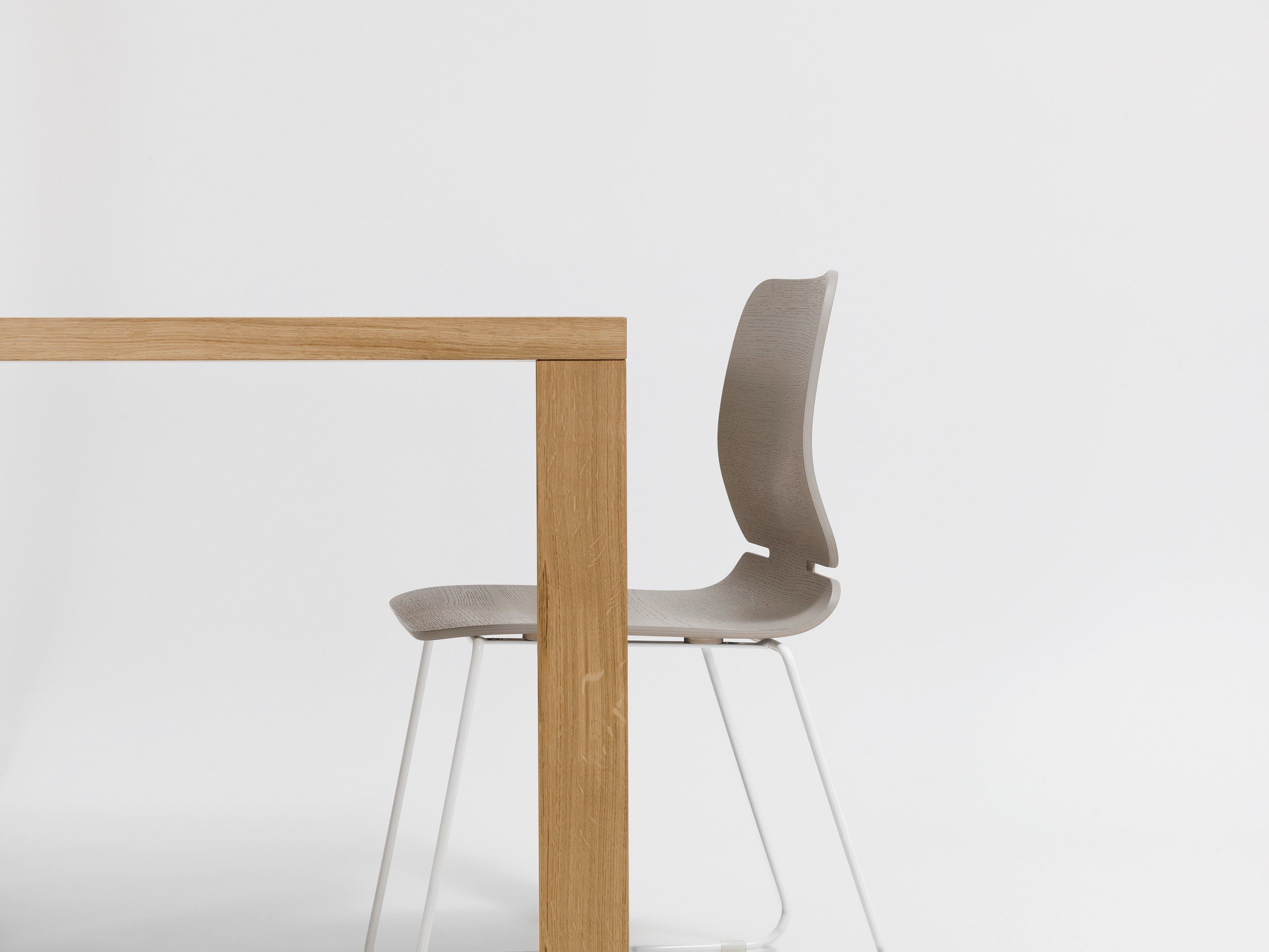 Прямоугольный обеденный стол из массива дерева ZEITRAUM Pjur ARCH-00047772 - Вид №1