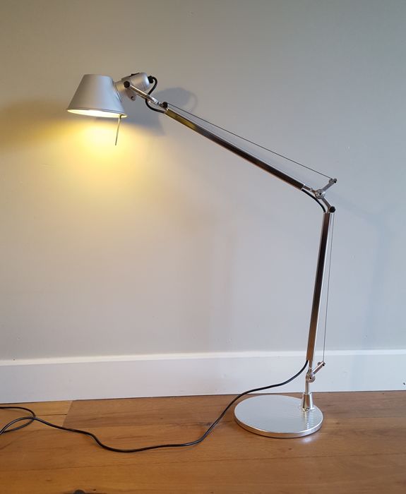лампа настольная Artemide Tolomeo A011800 54263 - Вид №1