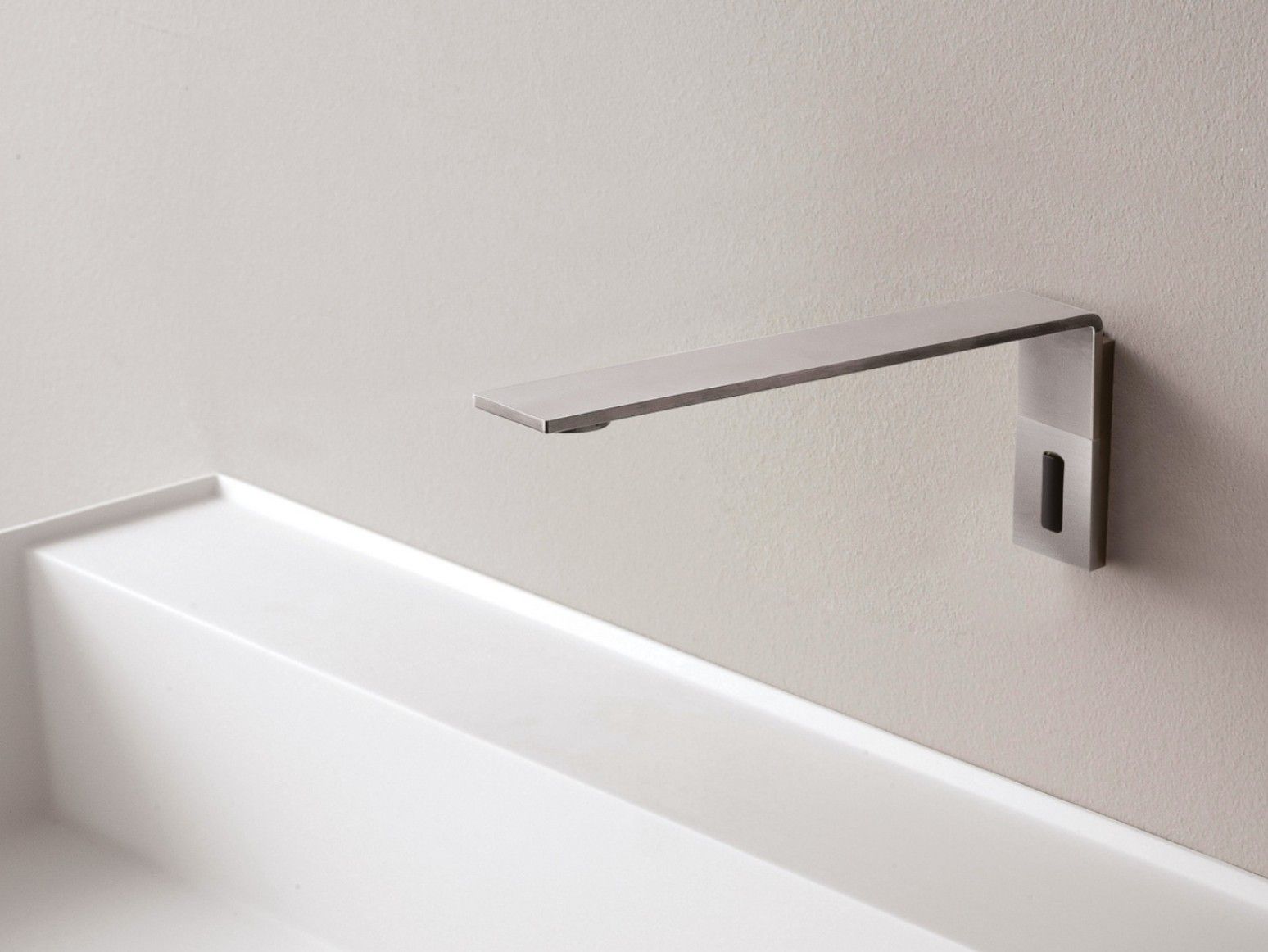 Электронный настенный смеситель для раковины из нержавеющей стали Rubinetterie Treemme 5 мм ARCH-00004138