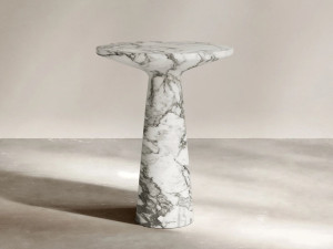 Мраморный пьедестал