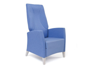 Тканевое кресло с высокой спинкой