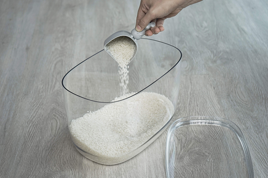 QL10298-CL-GY Контейнер с мерной ложкой lucky mouse 7 л Qualy  - Вид №3