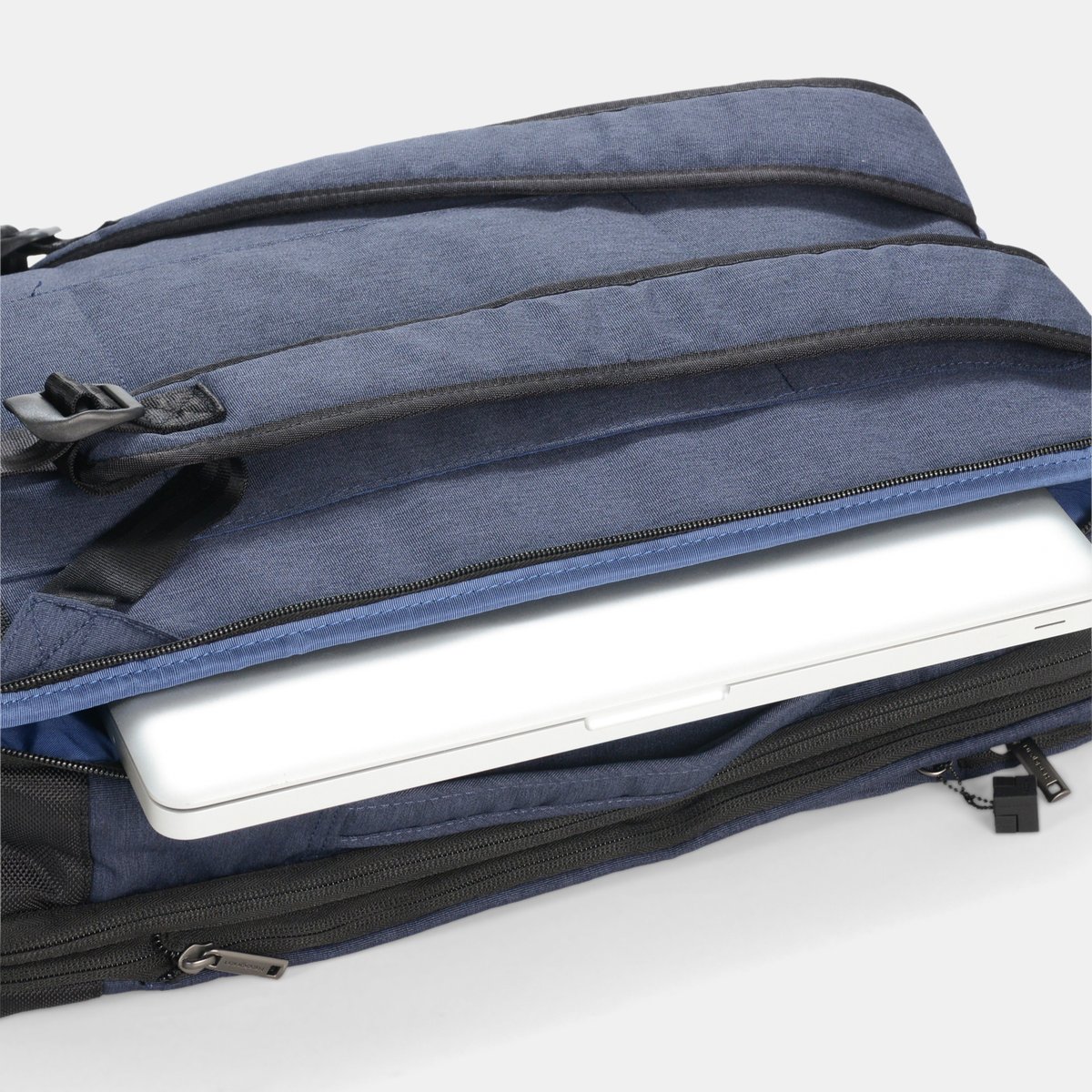 HMID07/026-01 Рюкзак HMID07 Keyed Duffle Backpack 15.6 RFID Hedgren Midway  - Вид №4