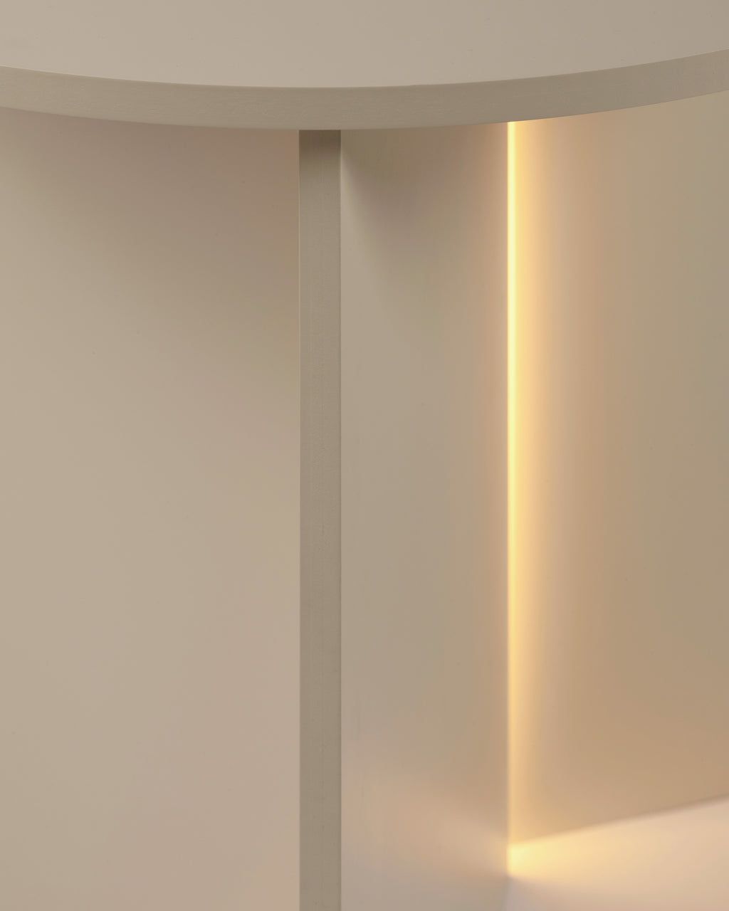 Деревянный круглый низкий журнальный столик Serax Furniture by Ann Demeulemeester ARCH-00022979 - Вид №3