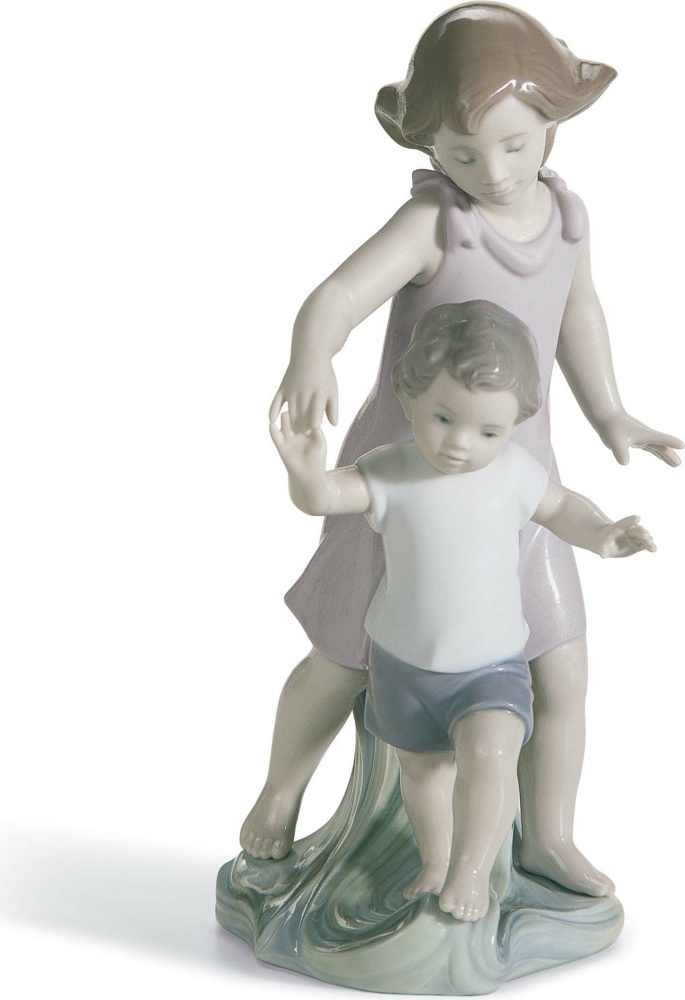 10669159 LLADRO Фигурка Lladro "Позволь помочь" 20х9см Фарфор Lladró 