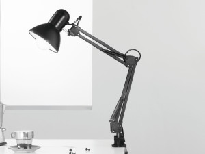 Регулируемая металлическая настольная лампа с зажимом