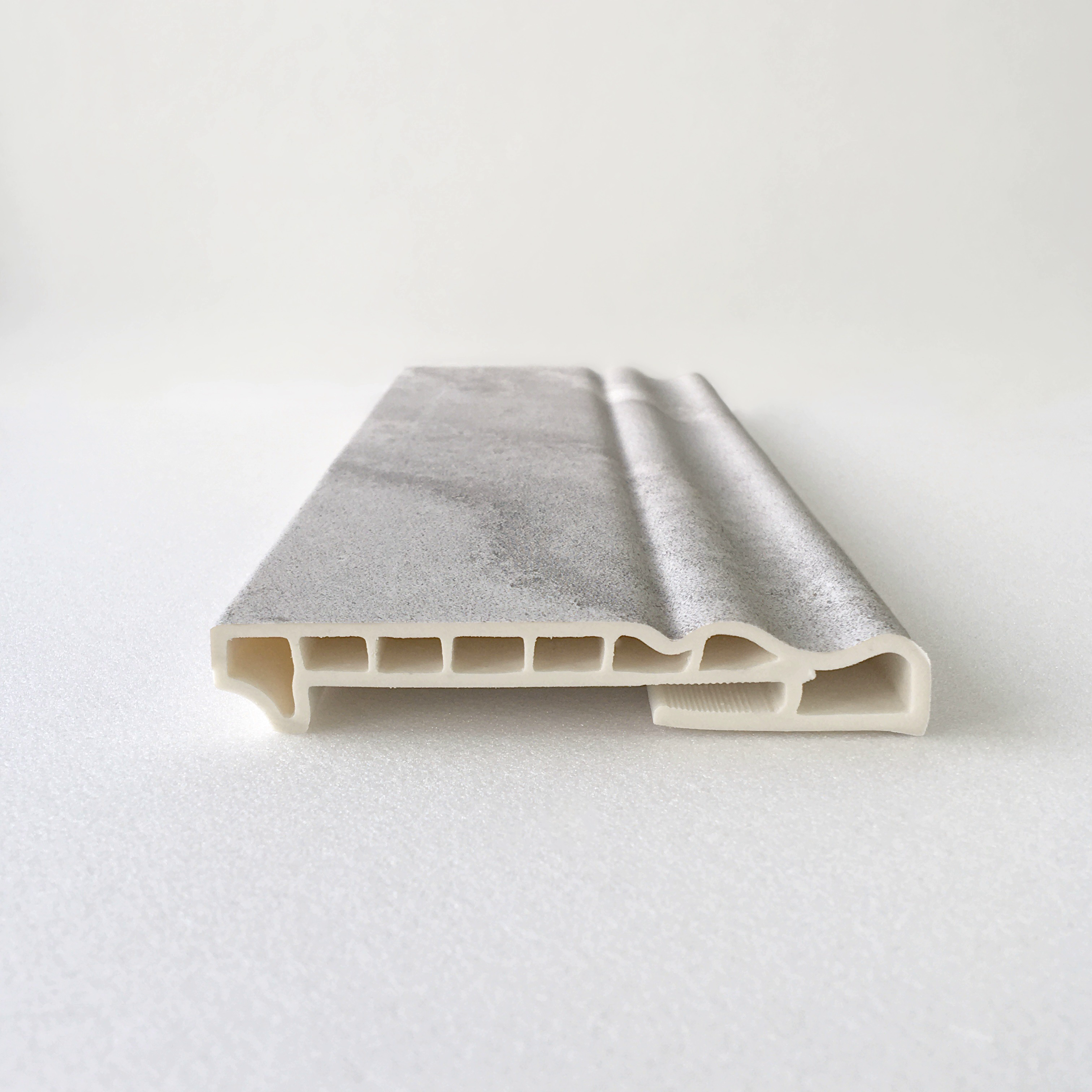 Напольный плинтус  Оникс серый 100мм DEKOR PANEL DP031