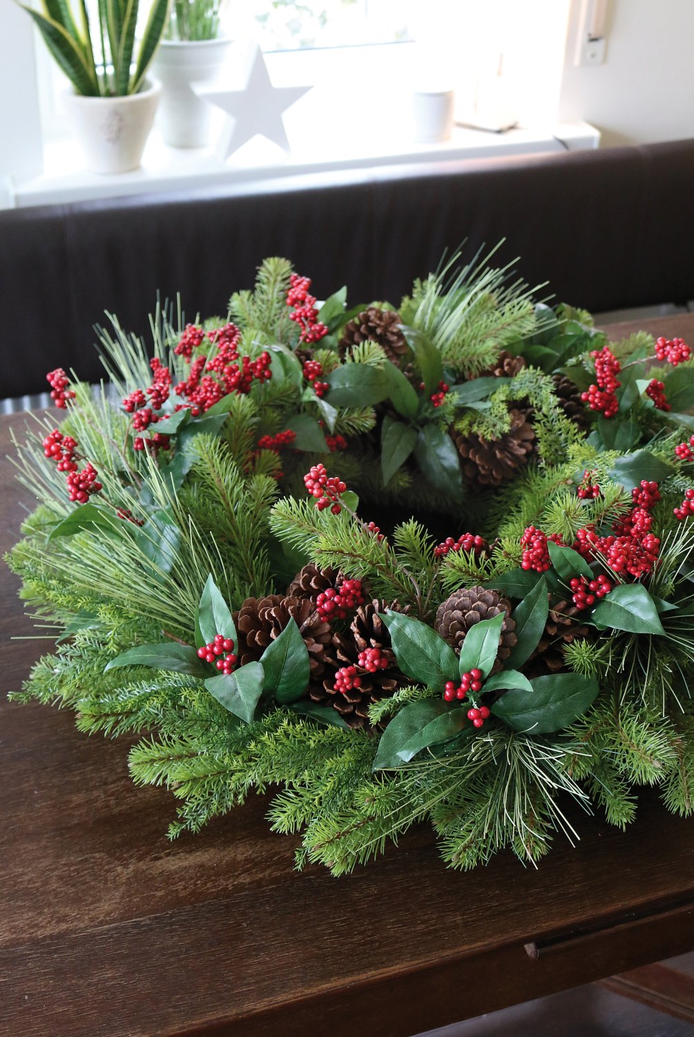 2001 844 a3 Искусственный венок 'микс зелени / ягод / шишек' Ø 76 см, зелено-красный H-andreas  - Вид №2