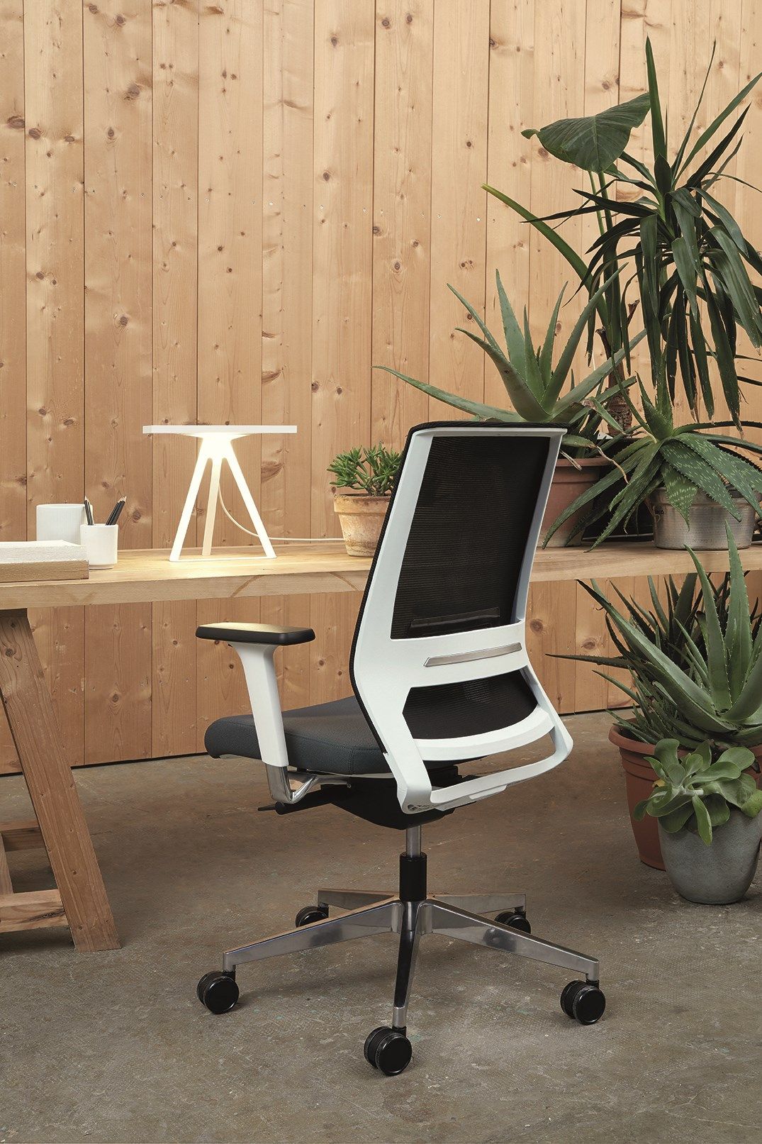 Операционный офисный стул с подлокотниками 5 спиц Nahu Logica White ARCH-00032461 - Вид №1