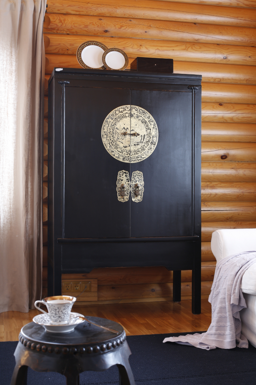 Шкаф распашной двухдверный черный "Гуй" ДОМАШНЯЯ ОБСТАНОВКА  017308 Черный Santreyd  - Вид №6