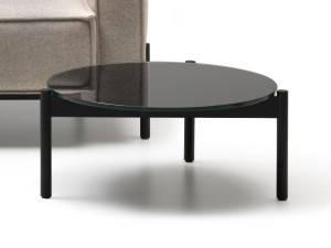 Стеклянный низкий круглый журнальный столик