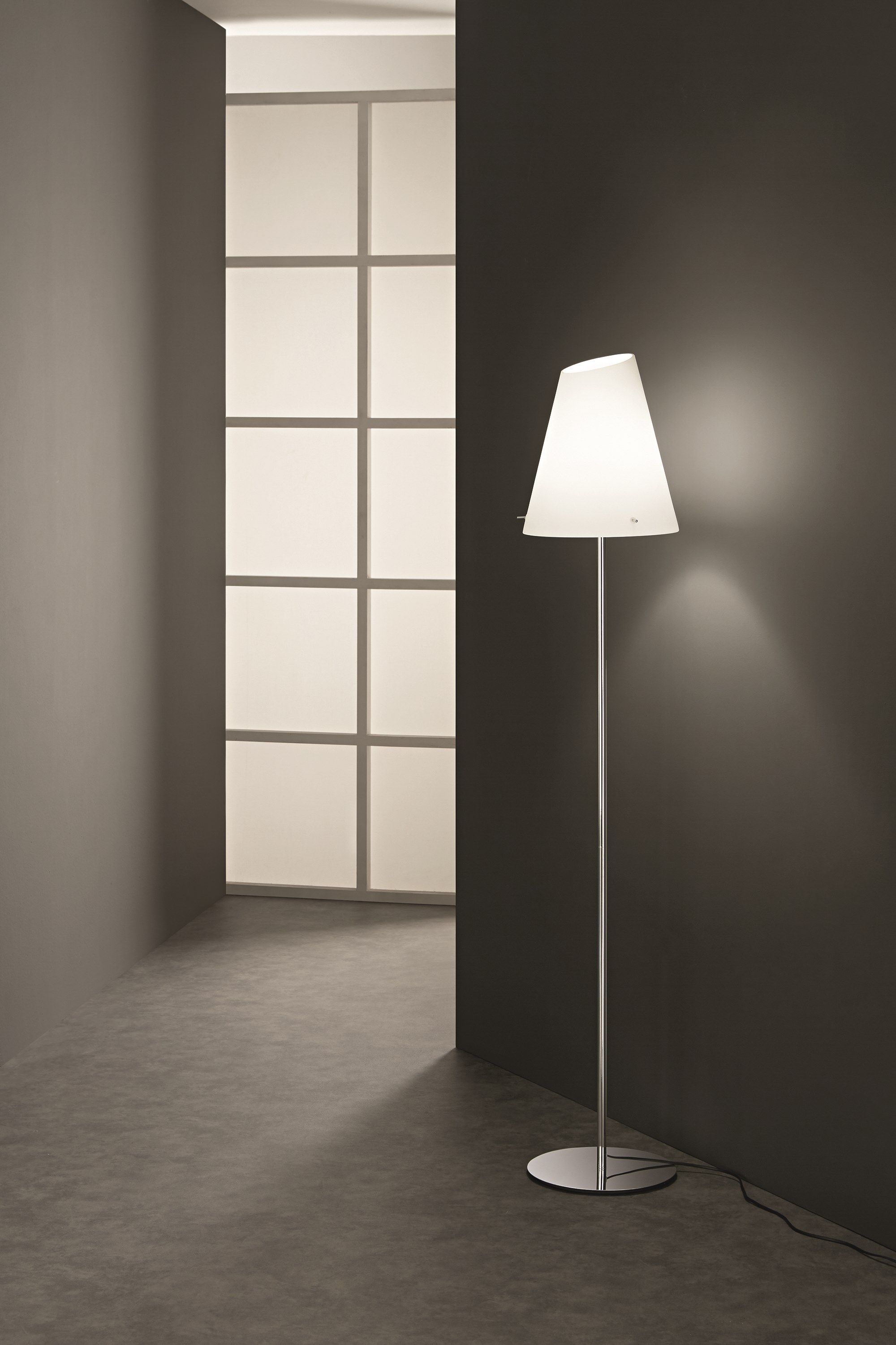 Торшер из хромированного металла и опалового стекла Fan Europe Lighting окружающий свет дизайн ARCH-00116119 - Вид №1