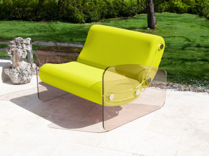 Кресло с подлокотниками