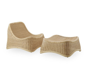 Кресло из ротанга с подставкой для ног