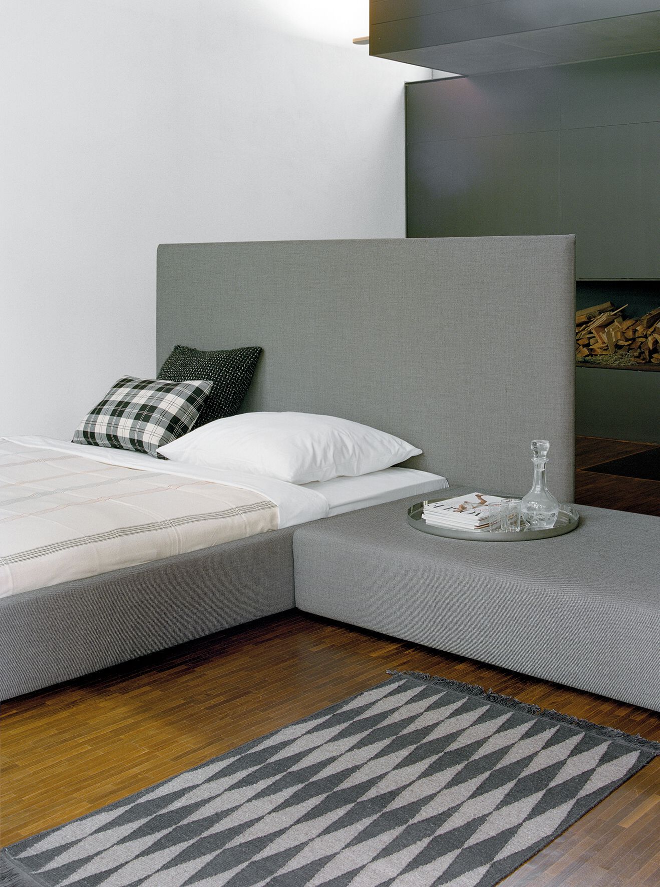 Круглый металлический журнальный столик с подносом e15 Habibi ARCH-00040117 - Вид №22