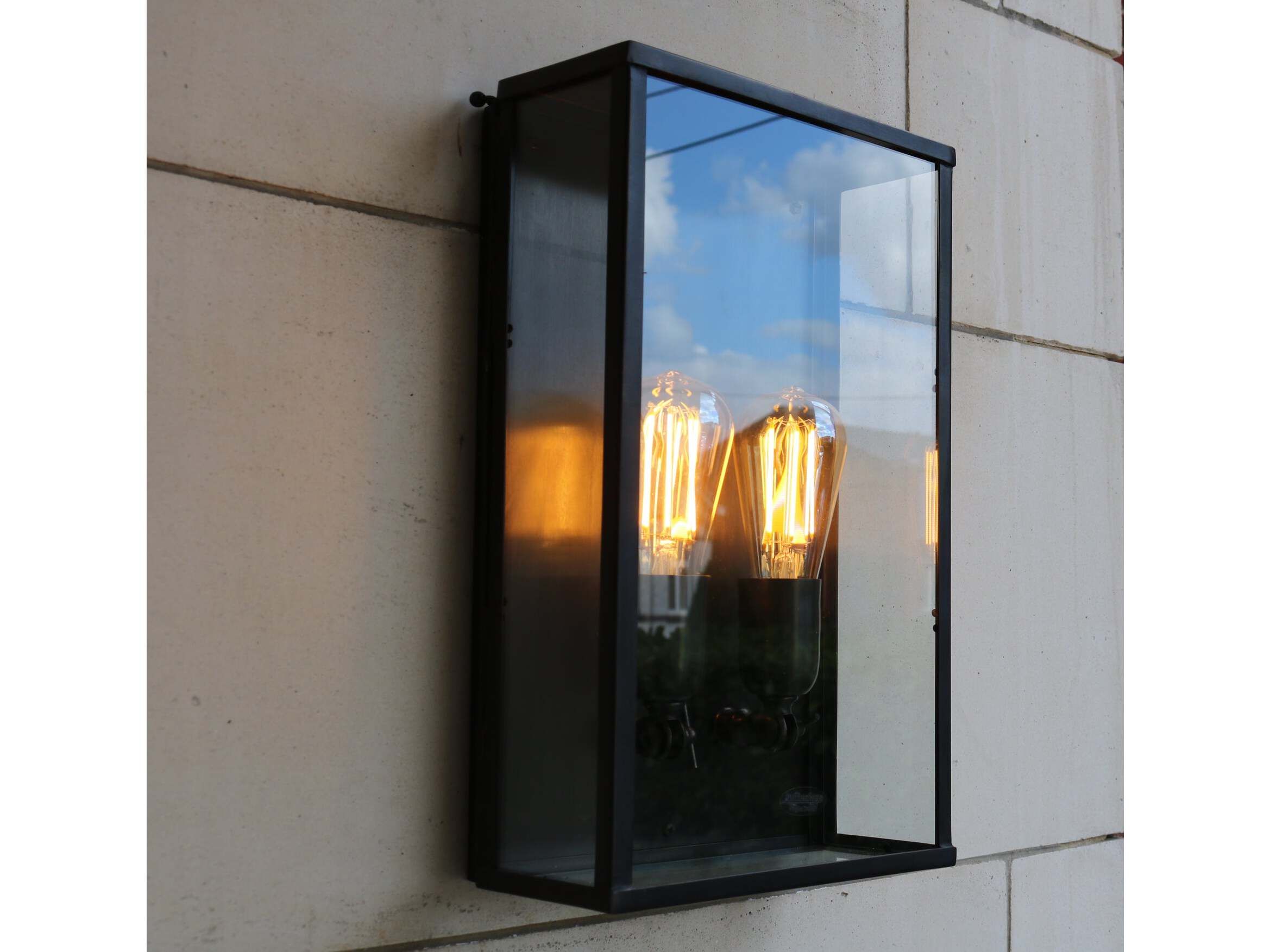 Латунная светодиодная наружная настенная лампа Authentage Lighting Vitrine ARCH-00035745 - Вид №2