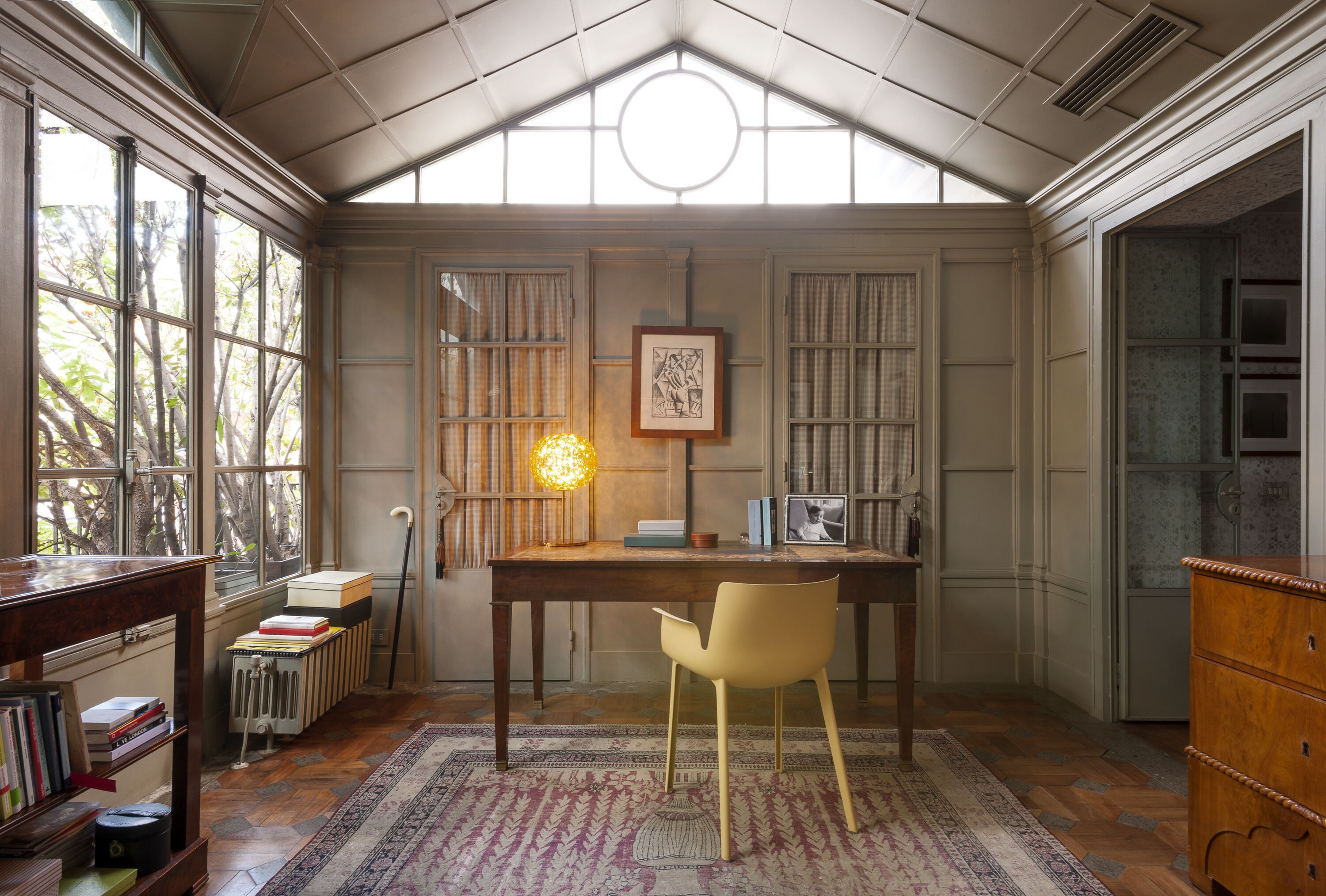 Светодиодная настольная лампа из инженерного пластика Kartell Planet ARCH-00065305 - Вид №1