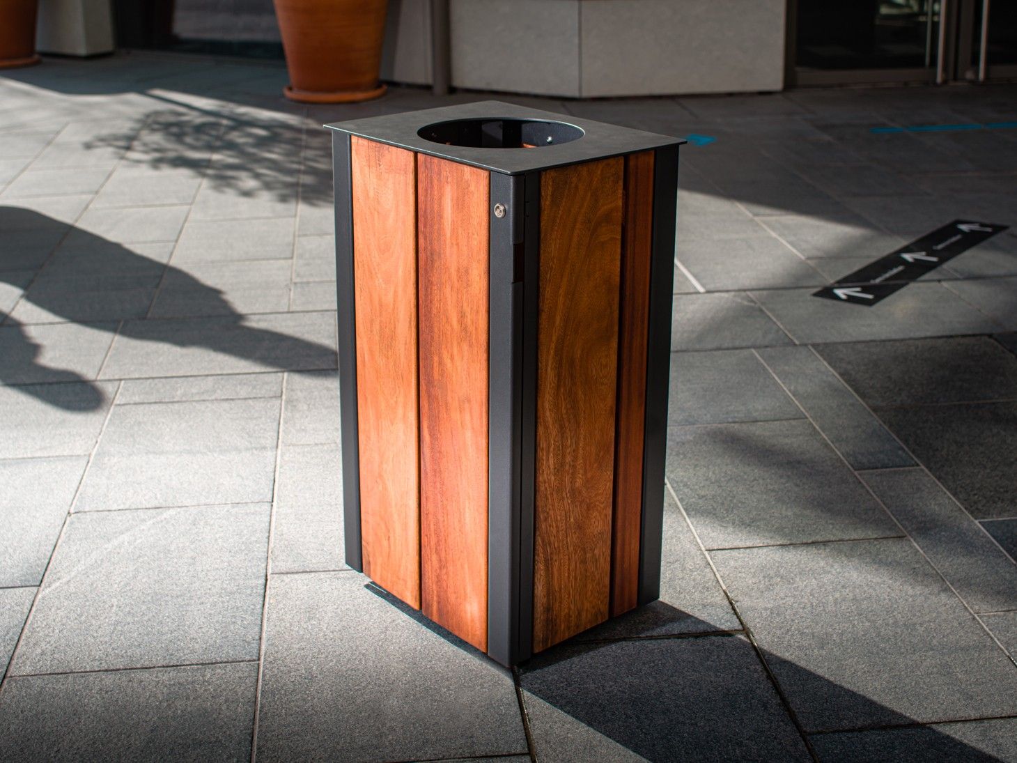 Стальные и деревянные подвалы для мусора CYRIA Pysa ARCH-00132757