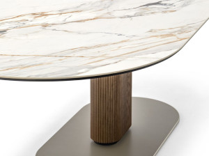 Мраморный стол с ореховым основанием