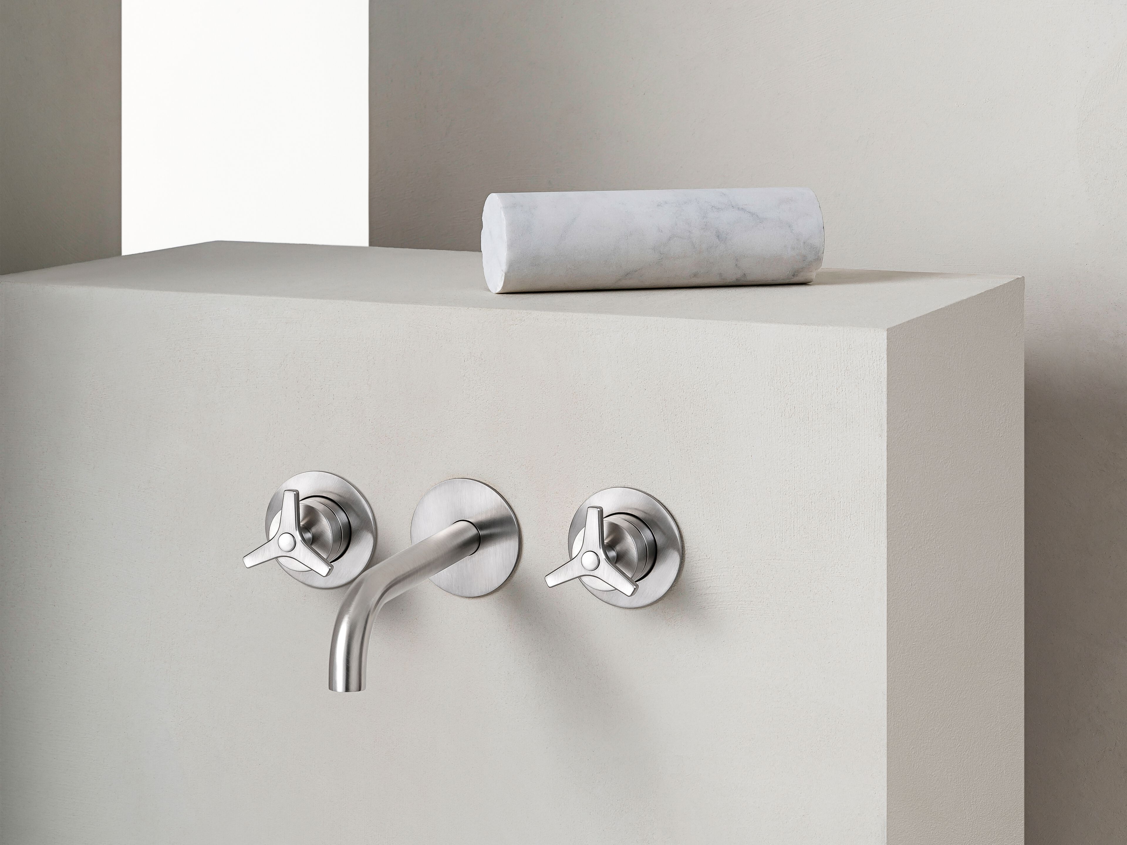 Настенный смеситель для раковины с 3 отверстиями QD Magistro Lab Tomeo ARCH-00076781 - Вид №1