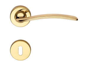 Классическая латунная ручка на розетке с насадкой