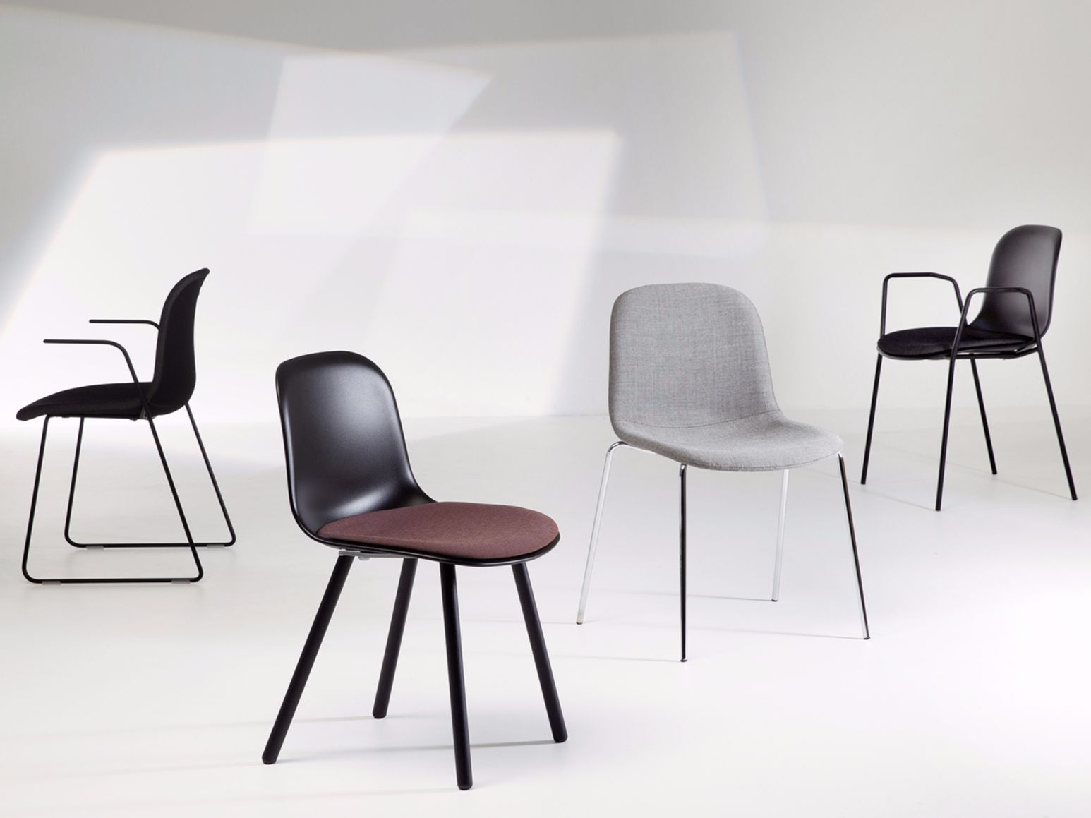 Стул из полипропилена с мягким сиденьем arrmet Máni Plastic ARCH-00092533 - Вид №4