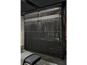 Деревянный шкаф