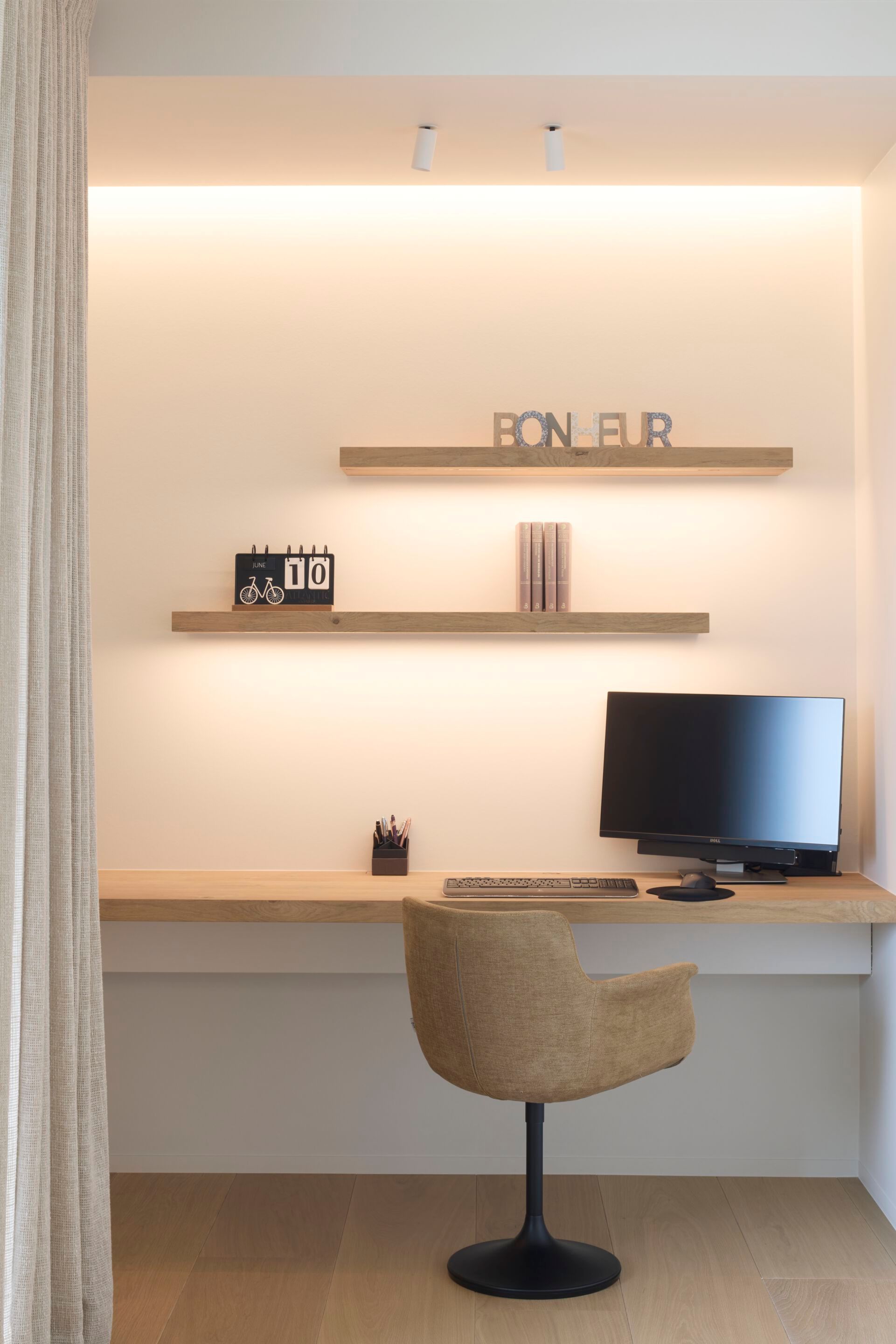 Поворотный стул с подлокотниками Joli Шагал ARCH-00053924 - Вид №1