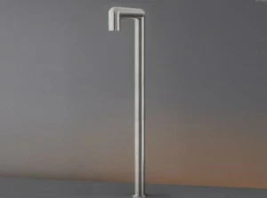 Ceadesign Излив из нержавеющей стали, установленный на террасе Cartesio Car 88