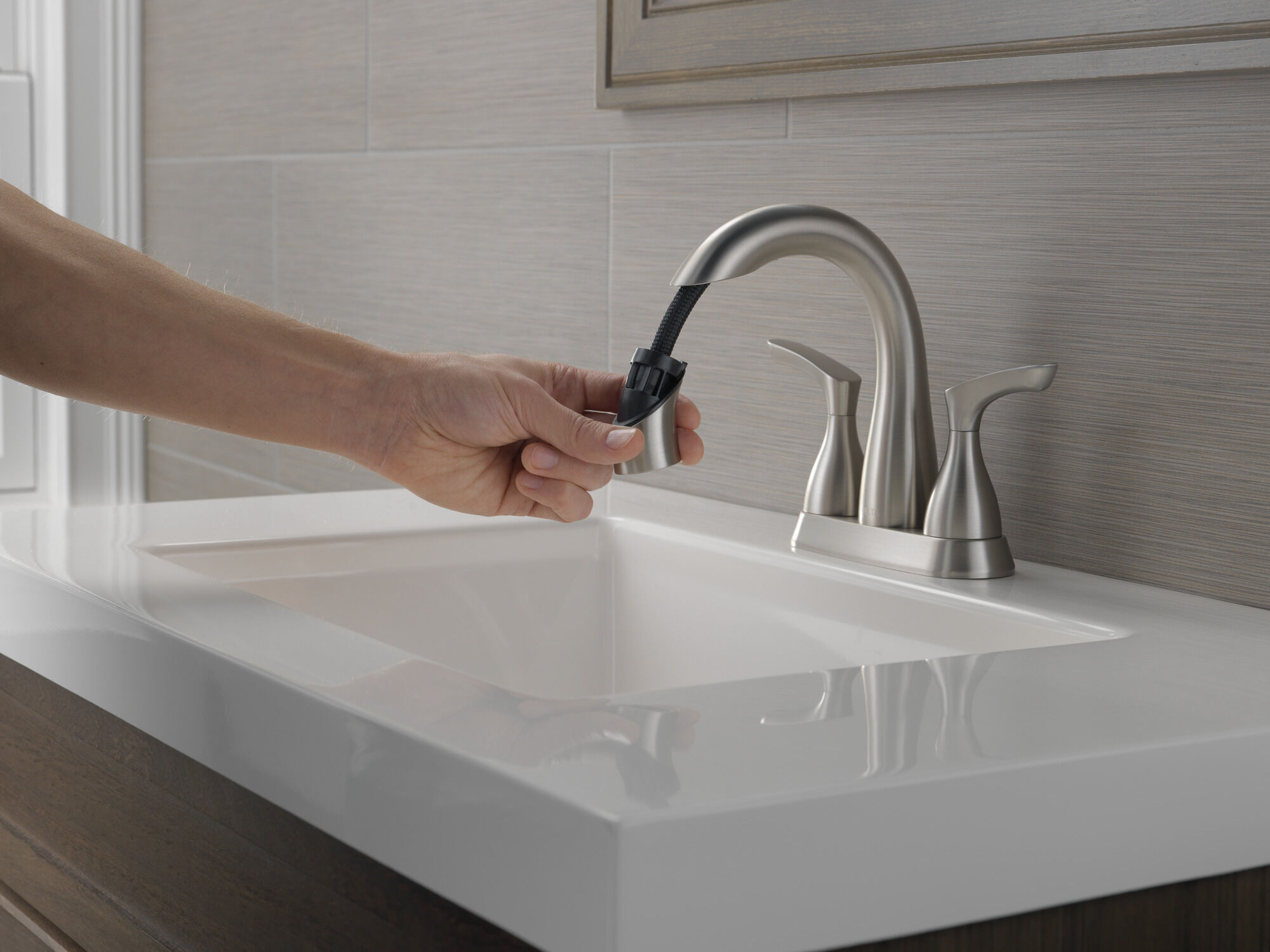 25765LF-SPPD Смеситель для ванной комнаты с двумя ручками Delta Faucet Broadmoor Пятно из нержавеющей стали  - Вид №5
