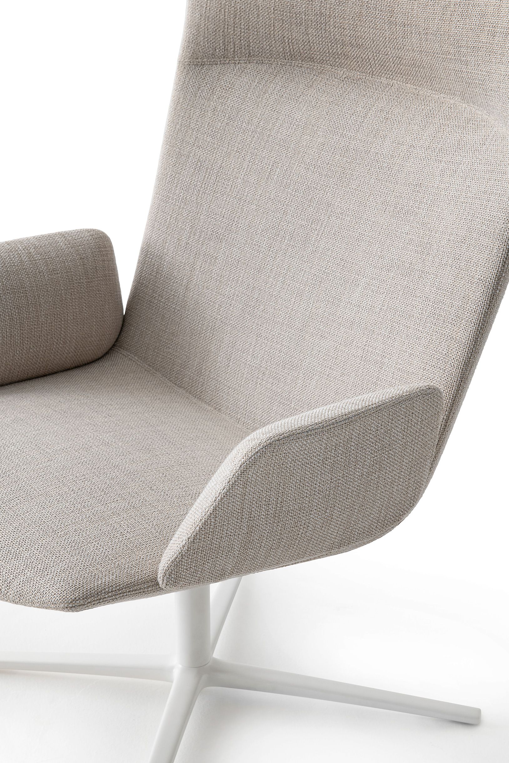 Вращающееся кресло с высокой спинкой Desalto Calum ARCH-00144861