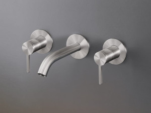 Настенный смеситель с двумя ручками и дозирующим изливом