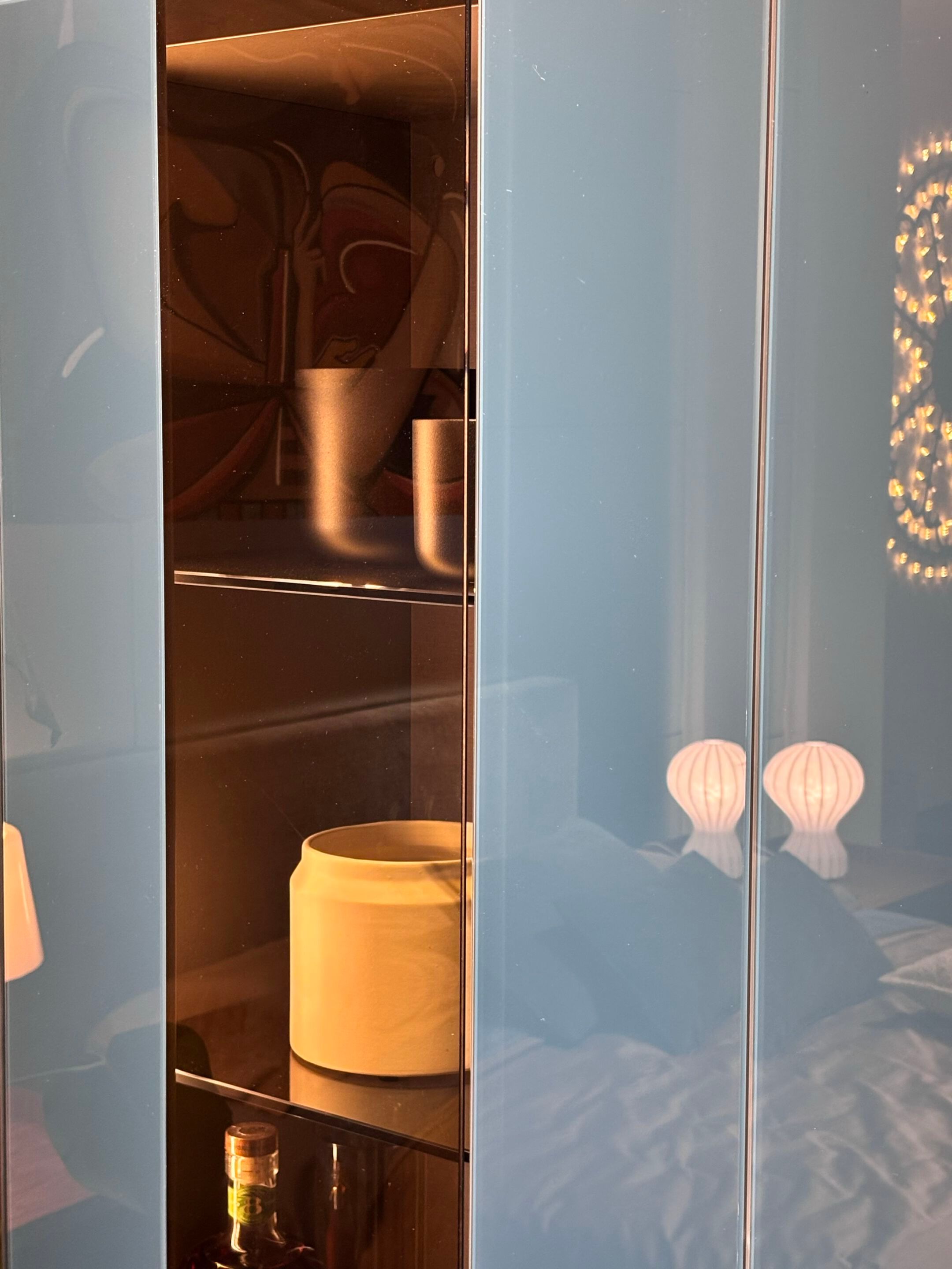 Стеклянный шкаф In Stock озеро ARCH-00051009 - Вид №1