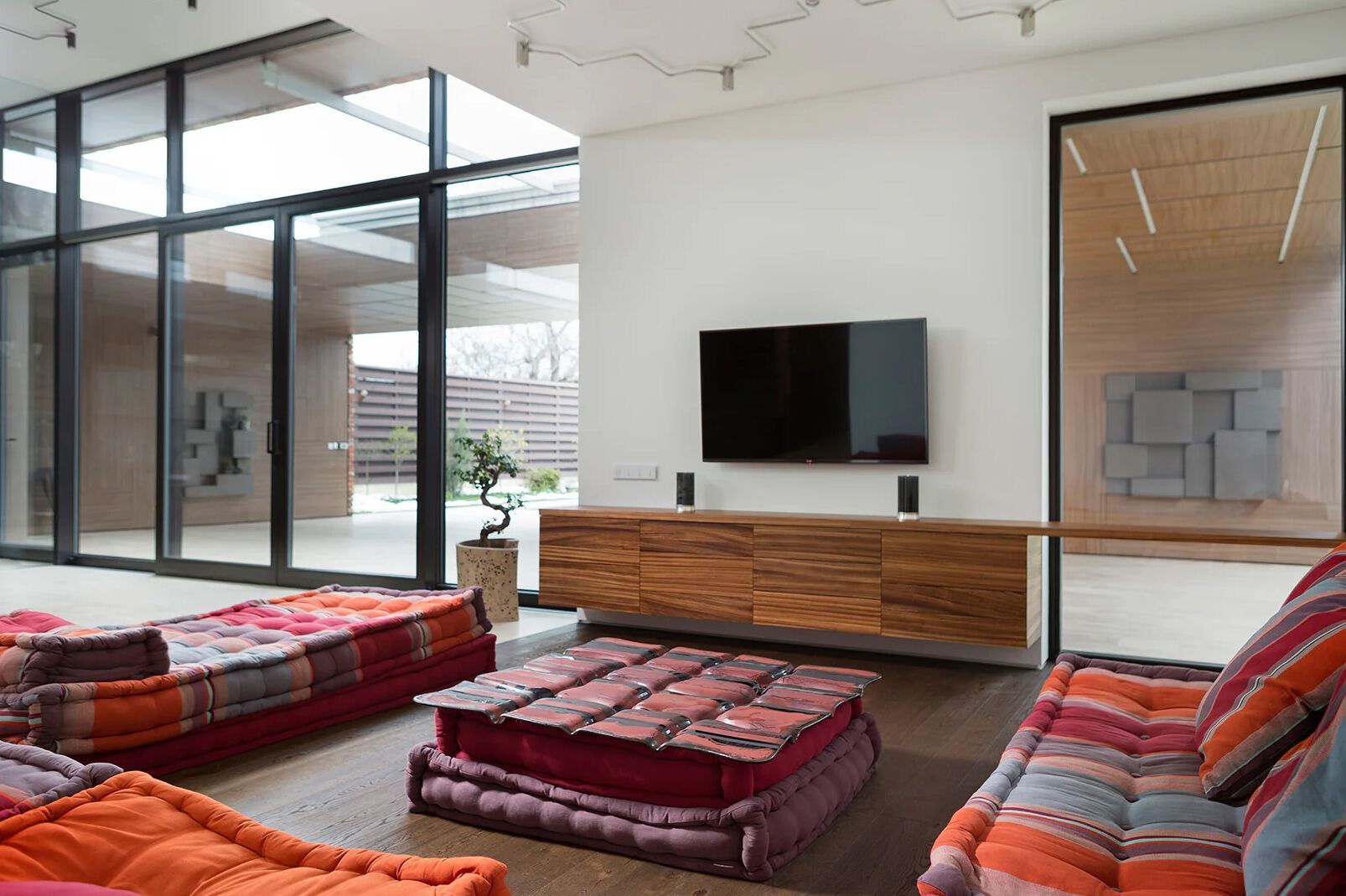 Квадратный журнальный столик из стекла и ткани PlusObject CUSHION ARCH-00095151 - Вид №1