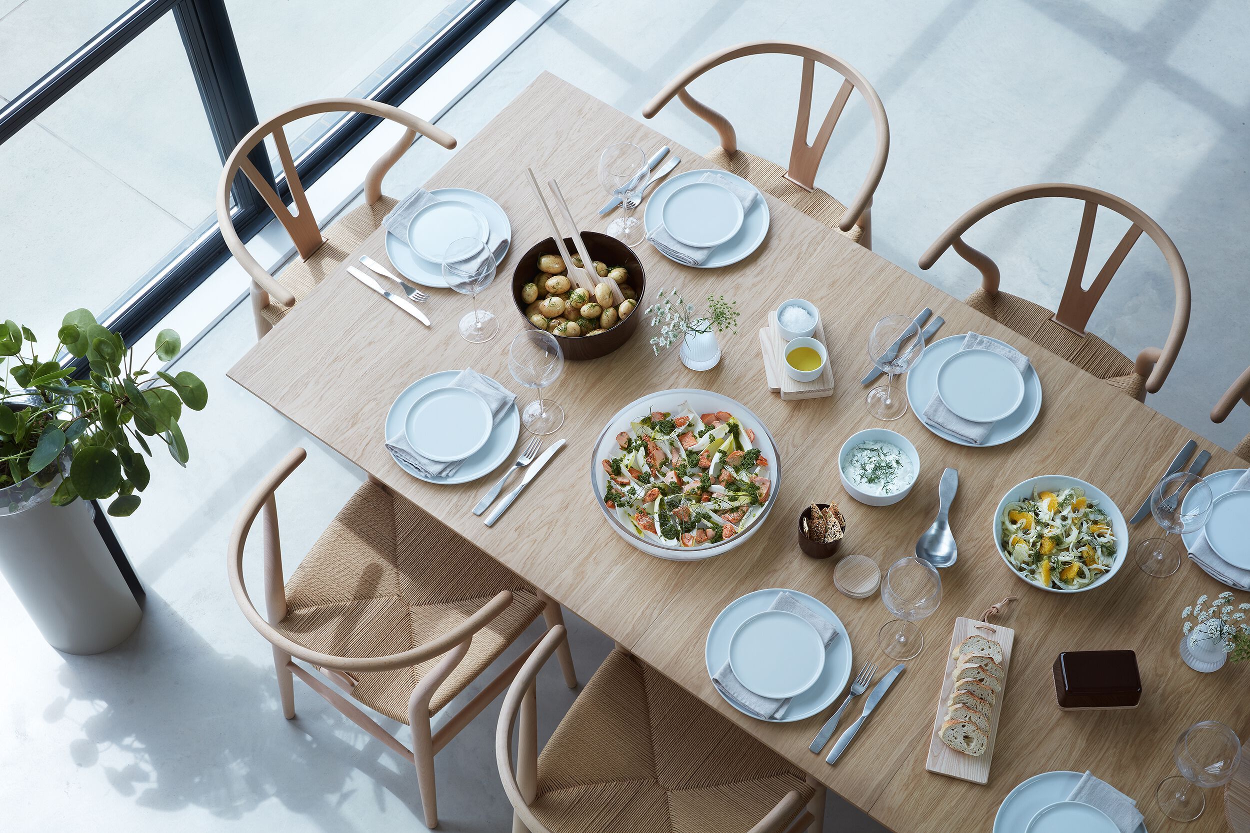 Фарфоровая салатница с деревянными столовыми приборами LSA Collective ARCH-00043902 - Вид №4