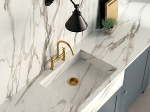 Столешница из керамогранита с мраморным эффектом