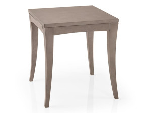 Квадратный стол для сервировки