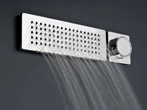 ZAZZERI Горизонтальная настенная лейка душа с откидным краем Qquadro