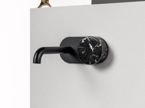 Смеситель для раковины с 2 отверстиями