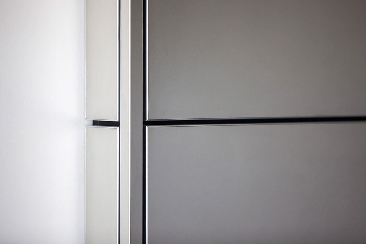 FSRT673 Система облицовки стен Levele с захватными панелями; вставки из склеенной бронзы с натуральной патиной и узором калахари в princeton medical arts pavilion, plainsboro, new jersey Forms-surfaces  - Вид №23