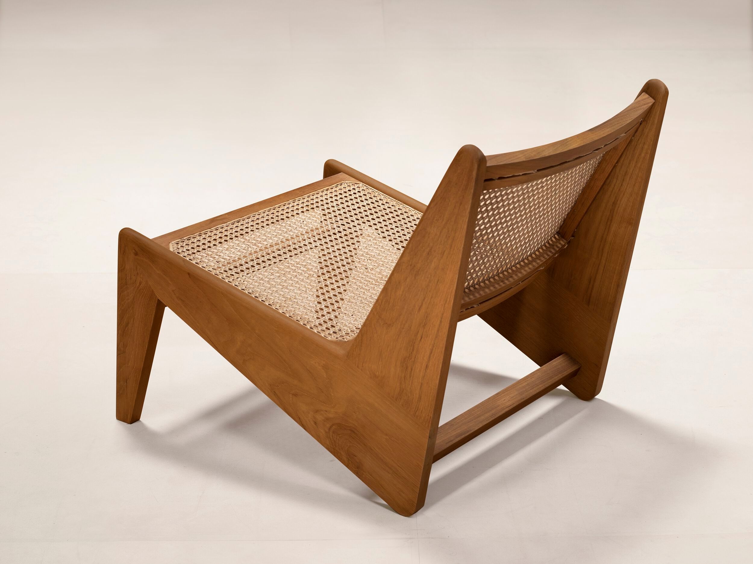 Кресло из тикового дерева без подлокотников Phantom Hands Project Chandigarh ARCH-00063278