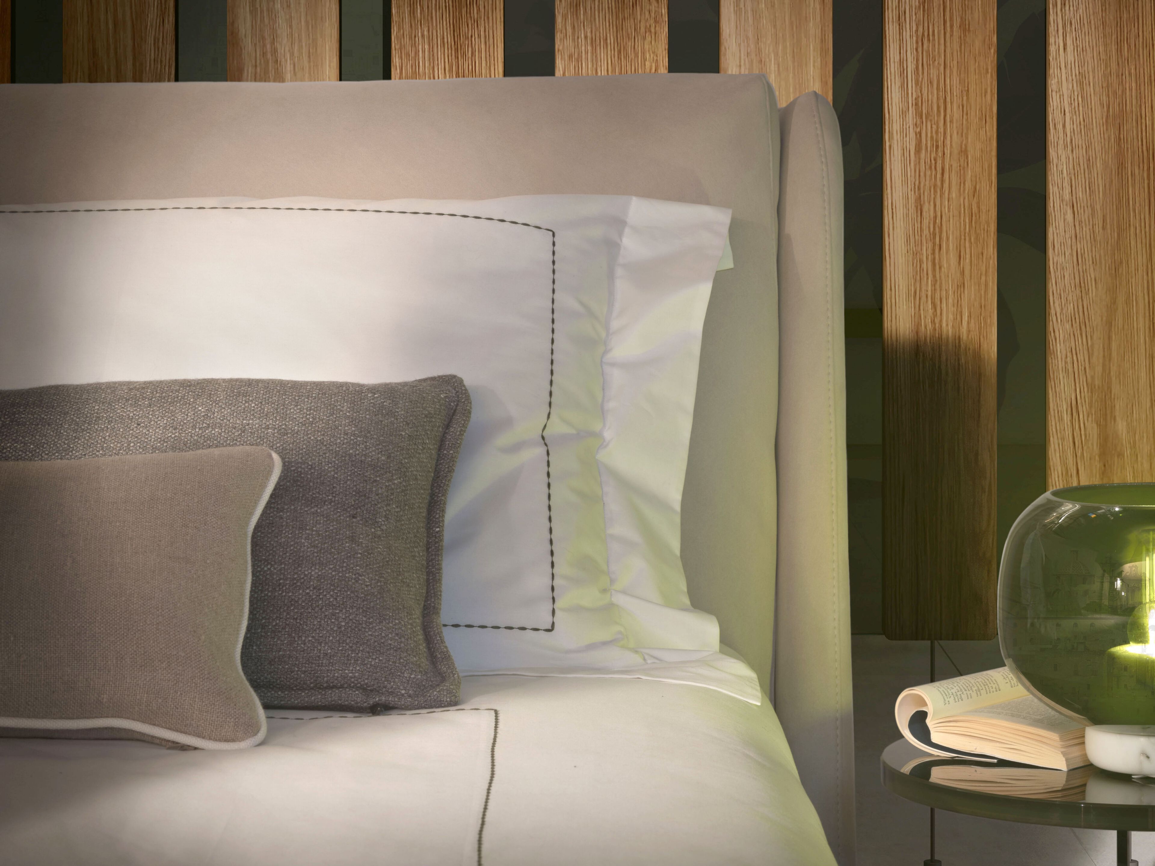 Двуспальная кровать с мягкой тканью Natuzzi Italia FENICE ARCH-00083402 - Вид №3