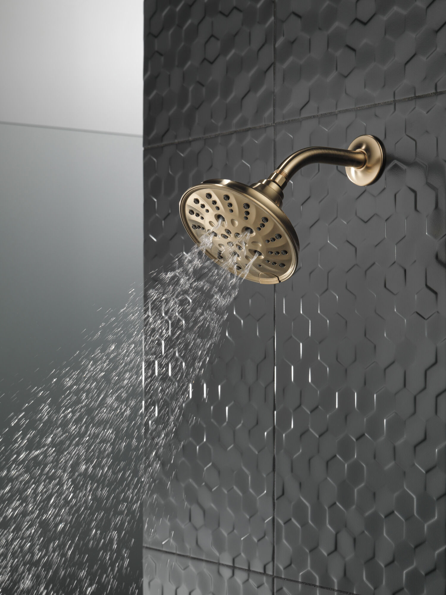 52669-CZ H2Okinetic® Традиционная душевая лейка Raincan с 5 настройками Delta Faucet Universal Showering Шампанское бронза  - Вид №5