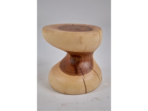 Журнальный столик из грецкого ореха