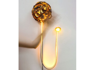 Яркая скульптура