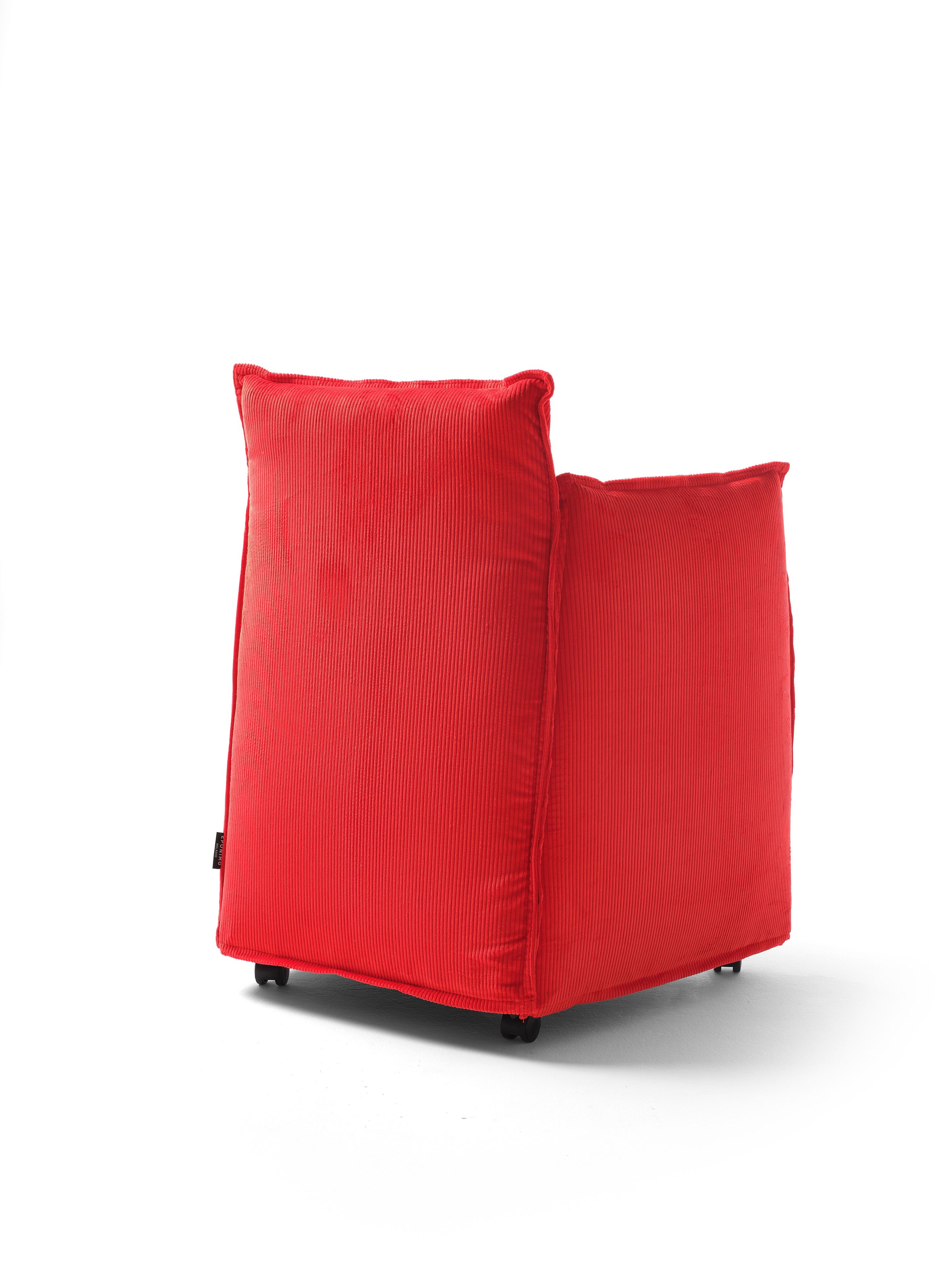 Бархатное кресло с подлокотниками EPÒNIMO Medven ARCH-00053959