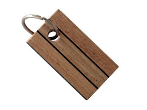 Брелок из массива грецкого ореха