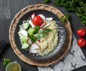 9467 Салат магрибский с кус-кусом и рукколой Вкусляндия